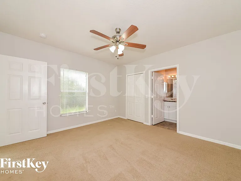 4448 N Biscayne Dr — Photo 8