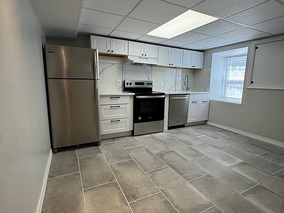4th image of 423 S 51st St #B01