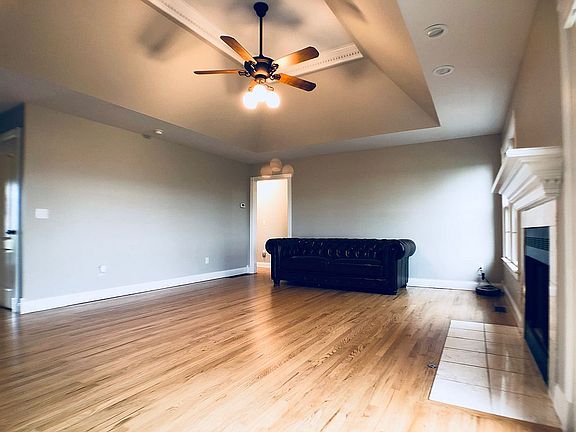 3rd image of 129 Gleneagles Blvd