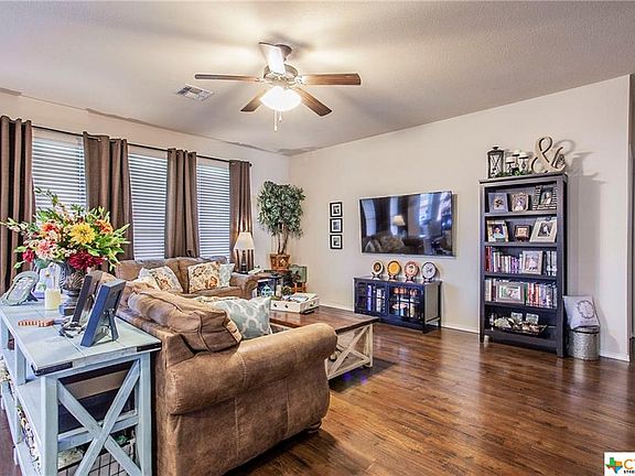 4th image of 1121 Daffodil Dr