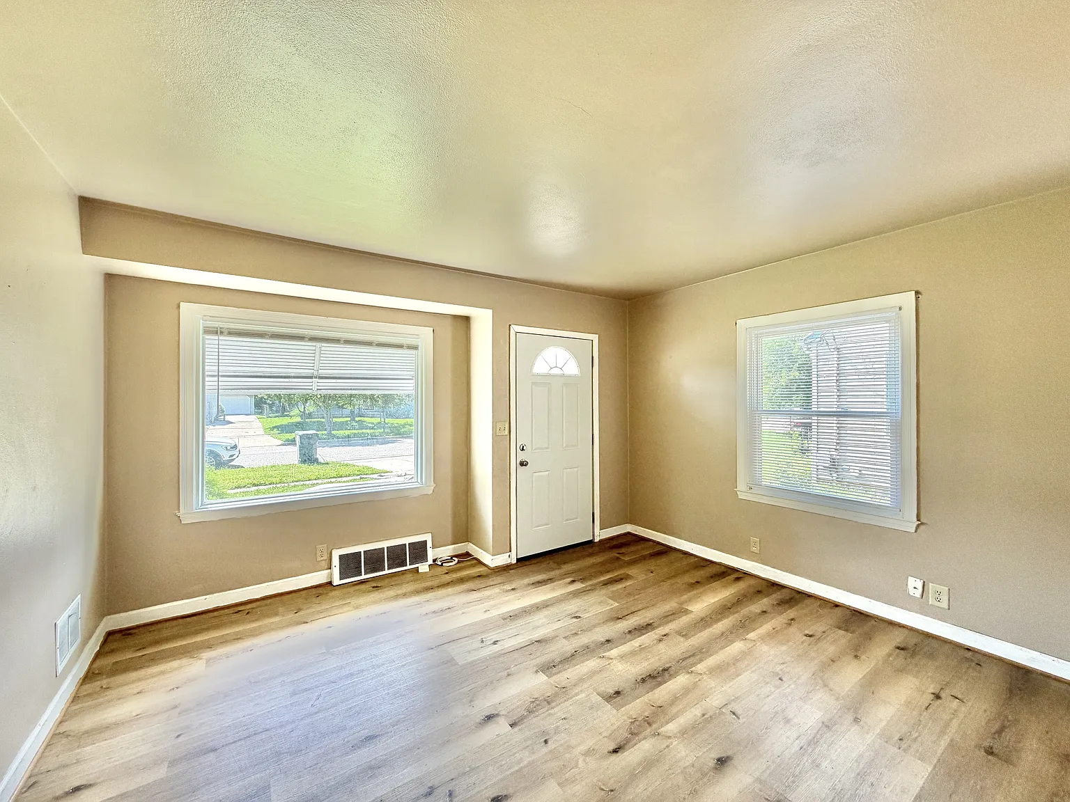 1029 McKinley Avenue - 1 — Photo 2