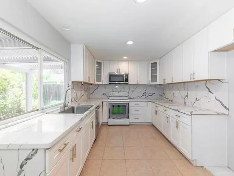 14272 Utrillo Dr — Photo 2