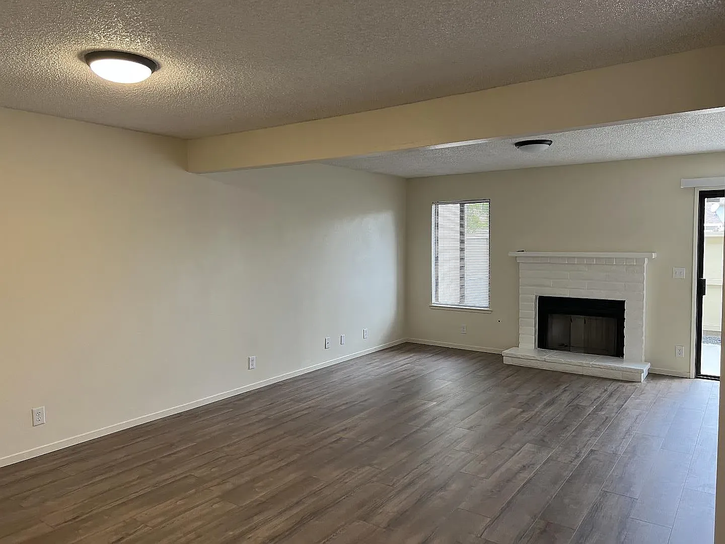 3 bed, 1382 sqft, $2,999 — Photo 2