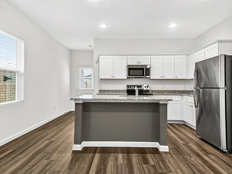 15049 Ronan Dr — Photo 6