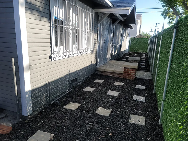 16508 S Menlo Ave — Photo 3