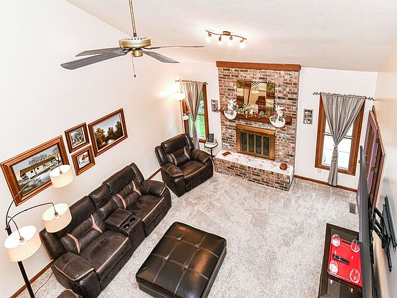 4th image of 436 Maria Dr