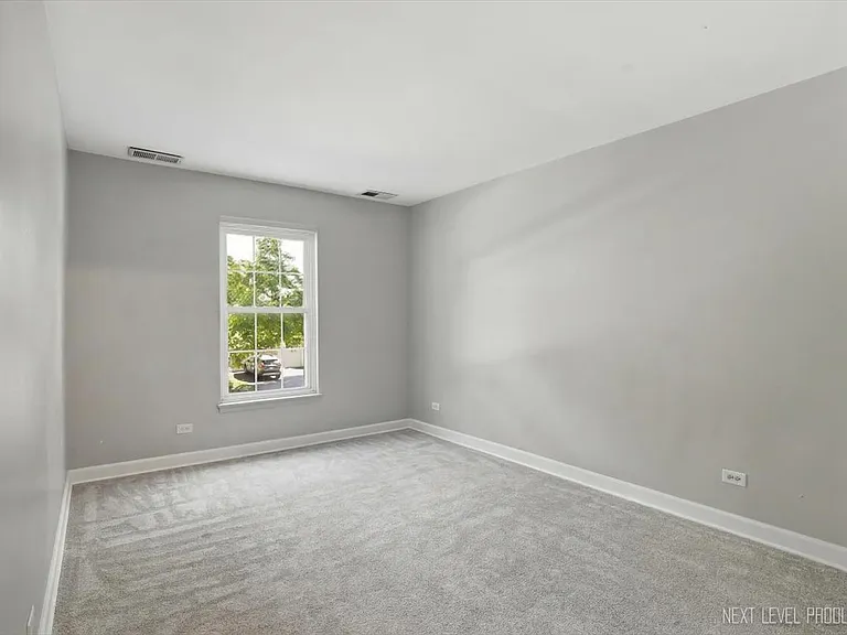 3044 Waters Edge Cir — Photo 15