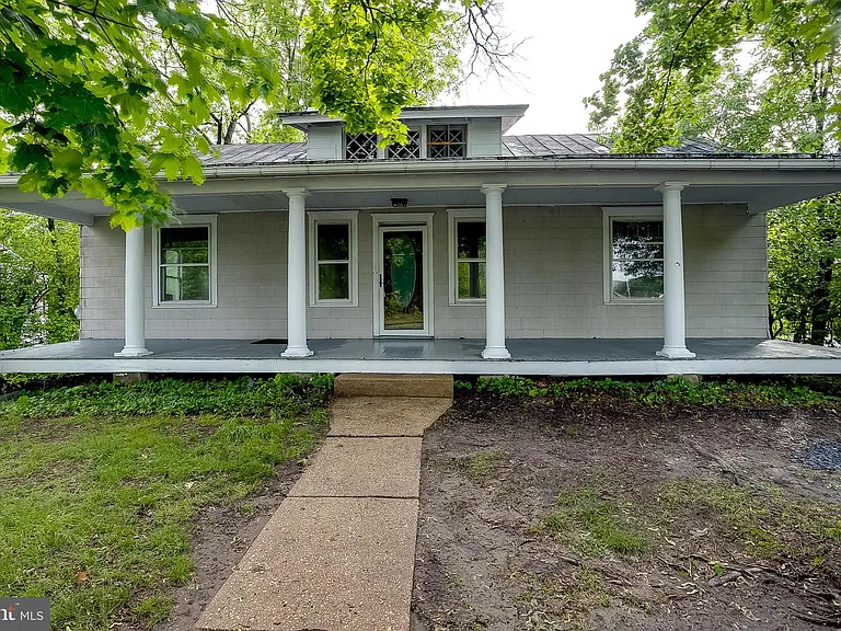 422 Lumberton Rd — Photo 1