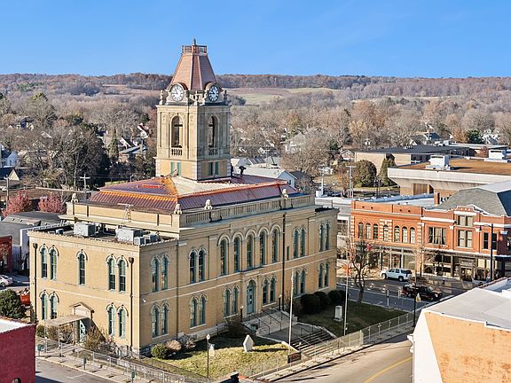 3rd image of 113 11th Ave W