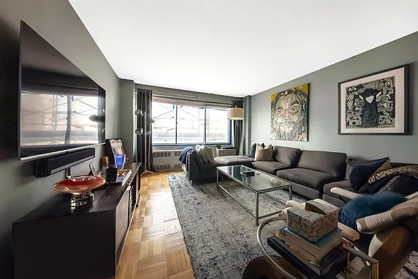 Rented by R New York | media 8