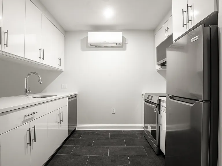 29 Herkimer St #1 — Photo 3