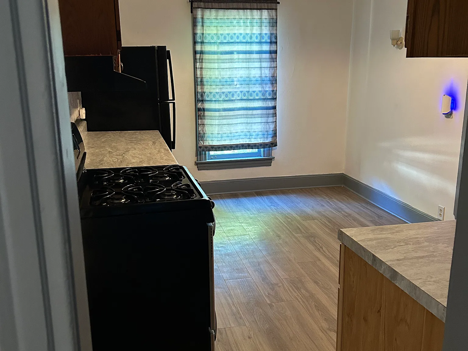 823 W Walnut St — Photo 2