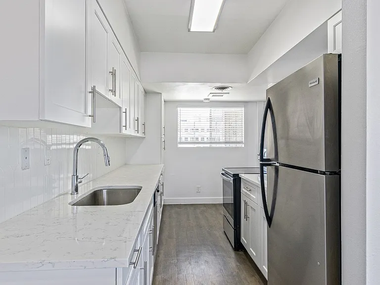 The Shorewood Apartments — Photo 65