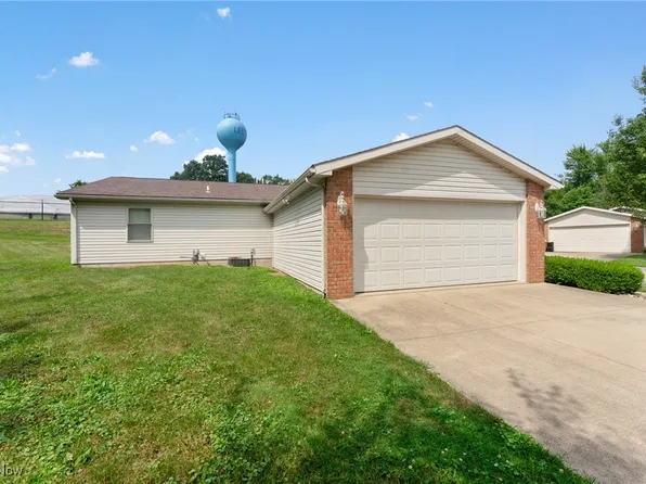 405 Orchard Dr, Leetonia, OH 44431