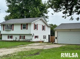 1176 E Elm St, Canton, IL 61520