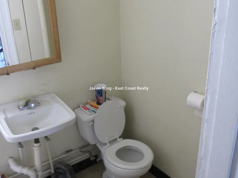 68 Woodstock Ave #6 — Photo 6