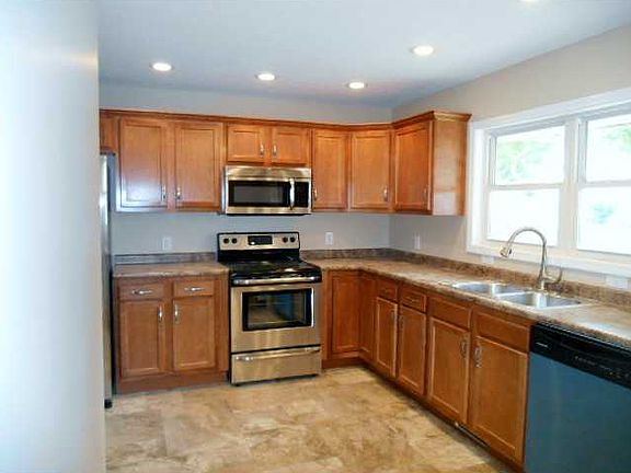 5th image of 1415 Rosewood Ln