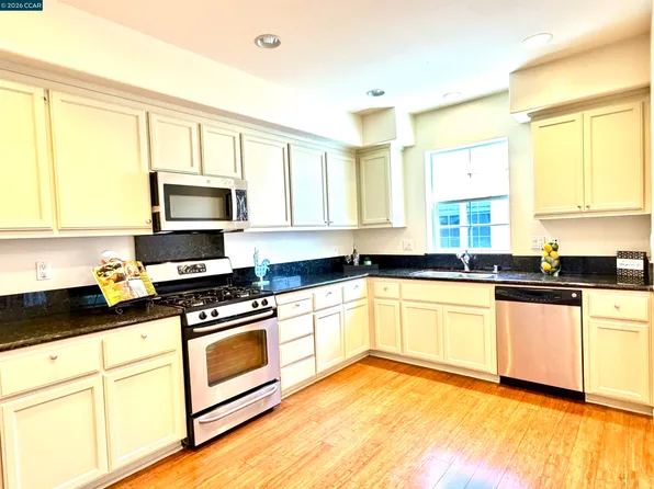 1810 Northshore Dr, Richmond, CA 94804