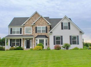 2215 Redwood Dr, Slatington, PA 18080