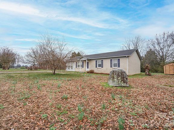 3rd image of 113 Hicks Rd