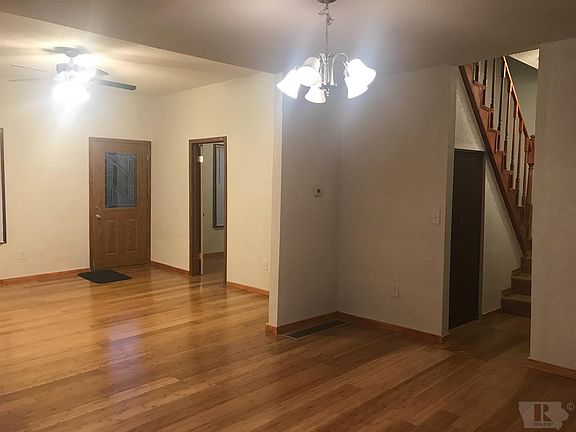 2nd image of 524 S Adella St