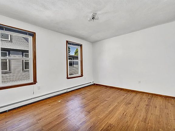 4th image of 71 Berkeley St #2