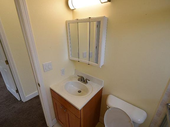 3rd image of 583 London St #A