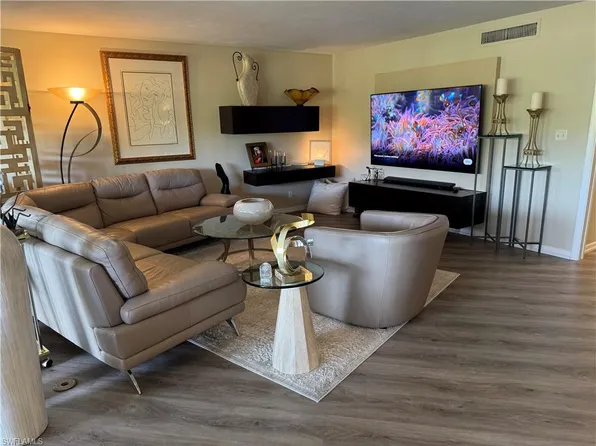 107 Clubhouse DR #E159, NAPLES, FL 34105