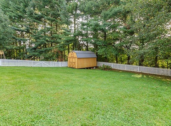 4th image of 285 Gray Dr