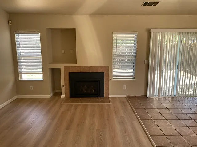 4 bed, 1500 sqft, $2,650 — Photo 2
