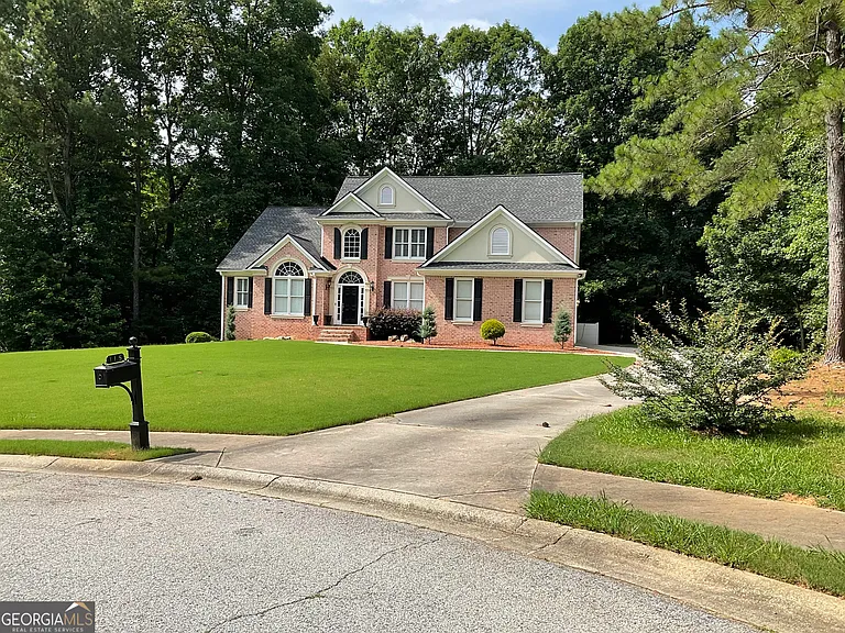 115 Sutton Ct — Photo 2