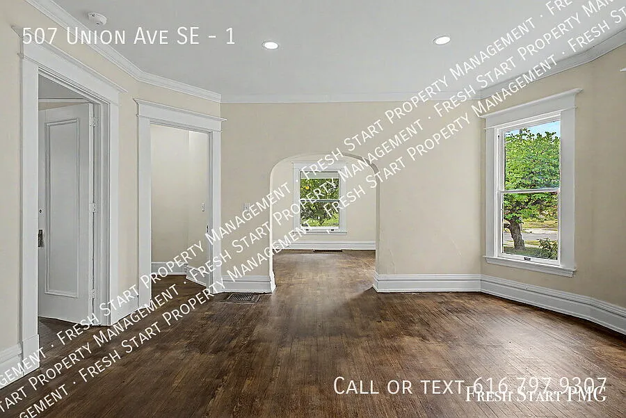 Charming 2-Bedroom Duplex in Heritage Hill — Photo 3