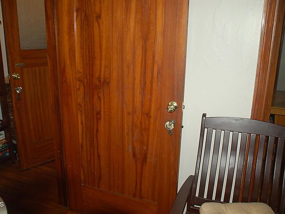 5th image of 410 N Hill Ave