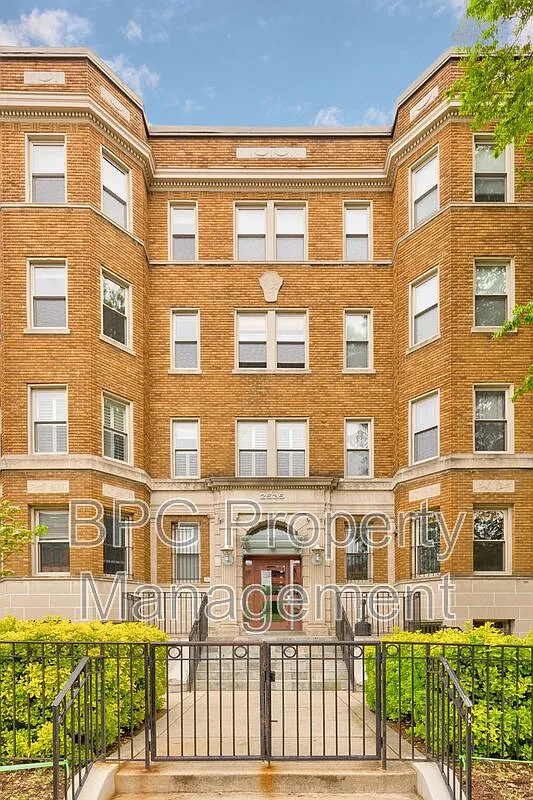 2 bed, 1.0 bath, 700 sqft, $2,725 — Photo 3
