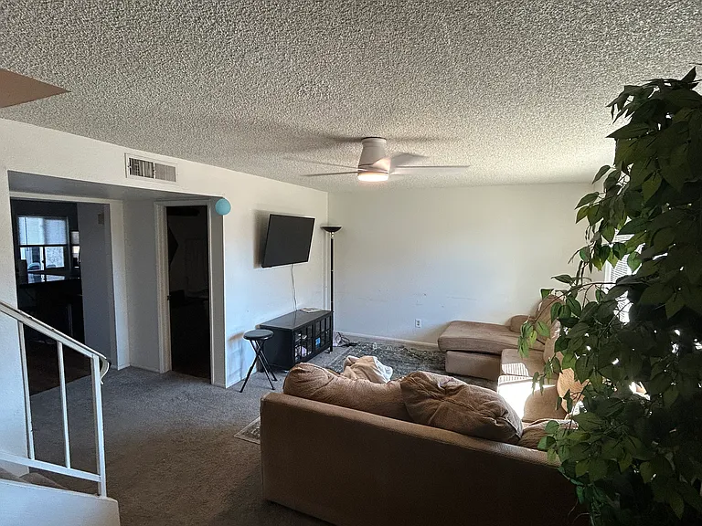 2221 W Farmdale Ave #23 — Photo 3