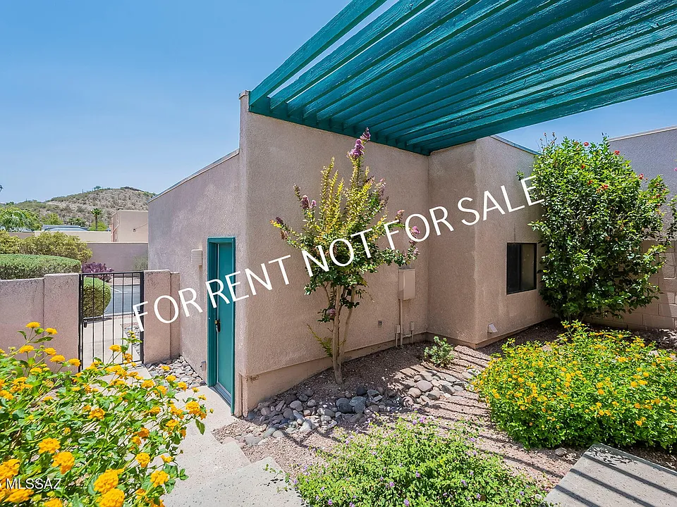 4950 N Valle