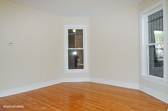 4th image of 2833 N Albany Ave #2