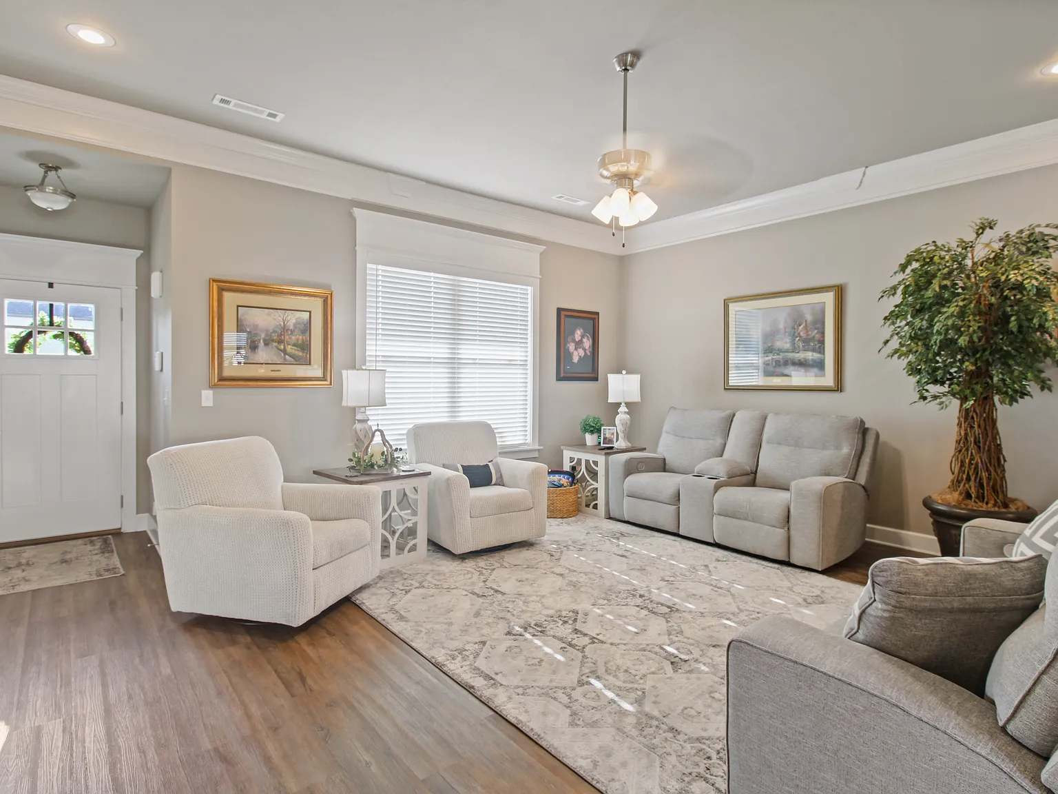3 bed, 1774 sqft, $1,975 — Photo 2