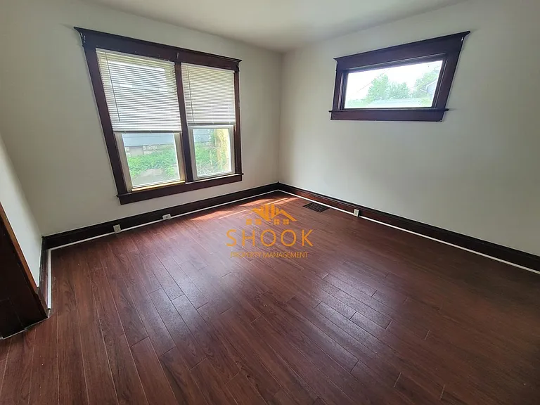 104 S 7th St — Photo 6
