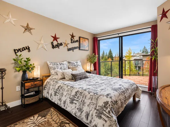 2968 Burlington Dr #414, Coquitlam, BC V3B 7N4