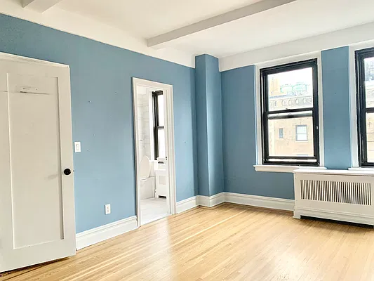Rented by Arwell Realty | media 16