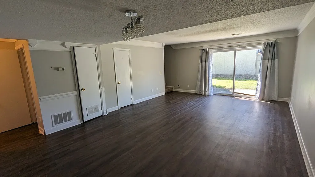 3 bed, 1.5 bath, 1340 sqft, $1,350 — Photo 2