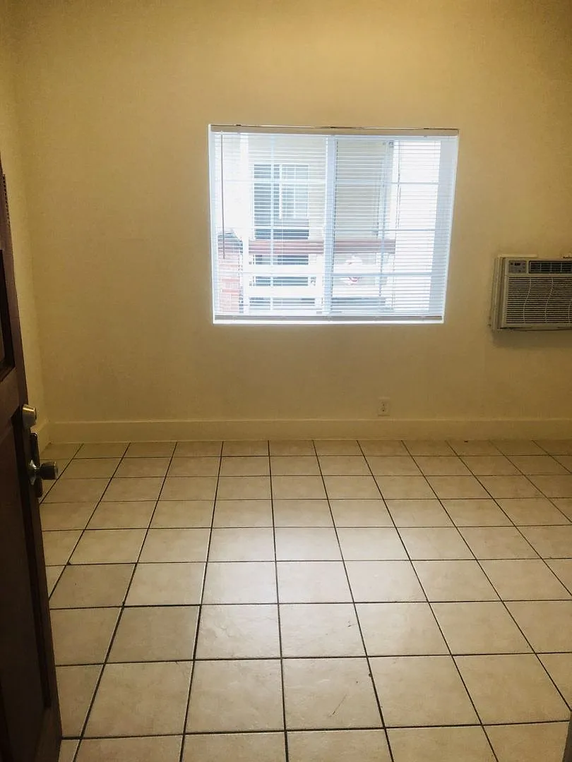 1550 Montgomery St — Photo 2