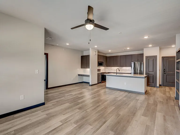 Skyview Flats — Photo 15