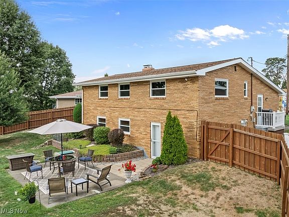 3rd image of 160 Grandview Dr