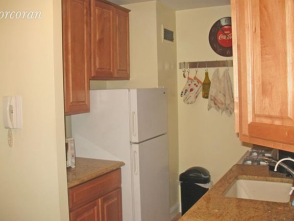 4th image of 301 E 87th St APT 23B
