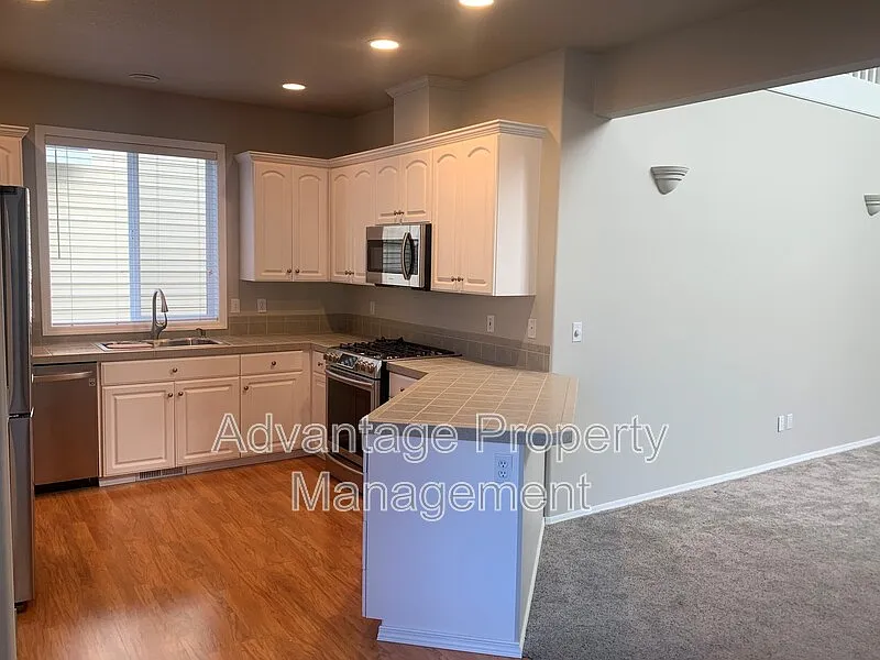 Building Photo - 6289 SW Trellis Dr