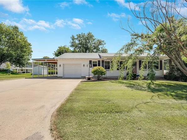 1 W 15th St, Carrollton, MO 64633