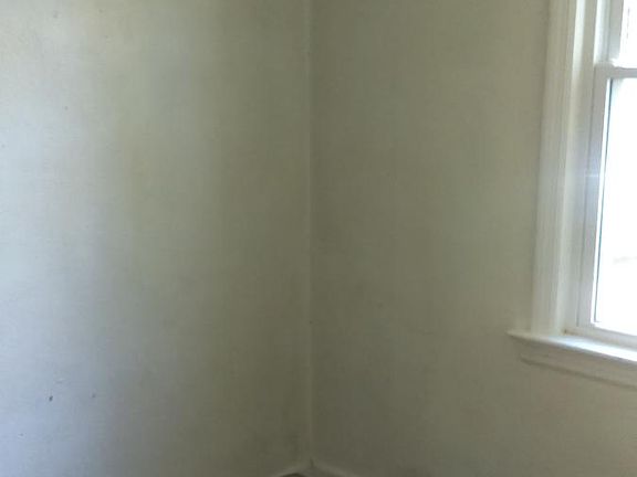 3rd image of 1621 E Dartmouth Ave