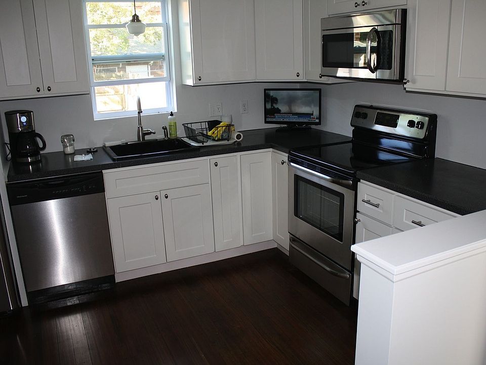 1st image of 107 Central Ave